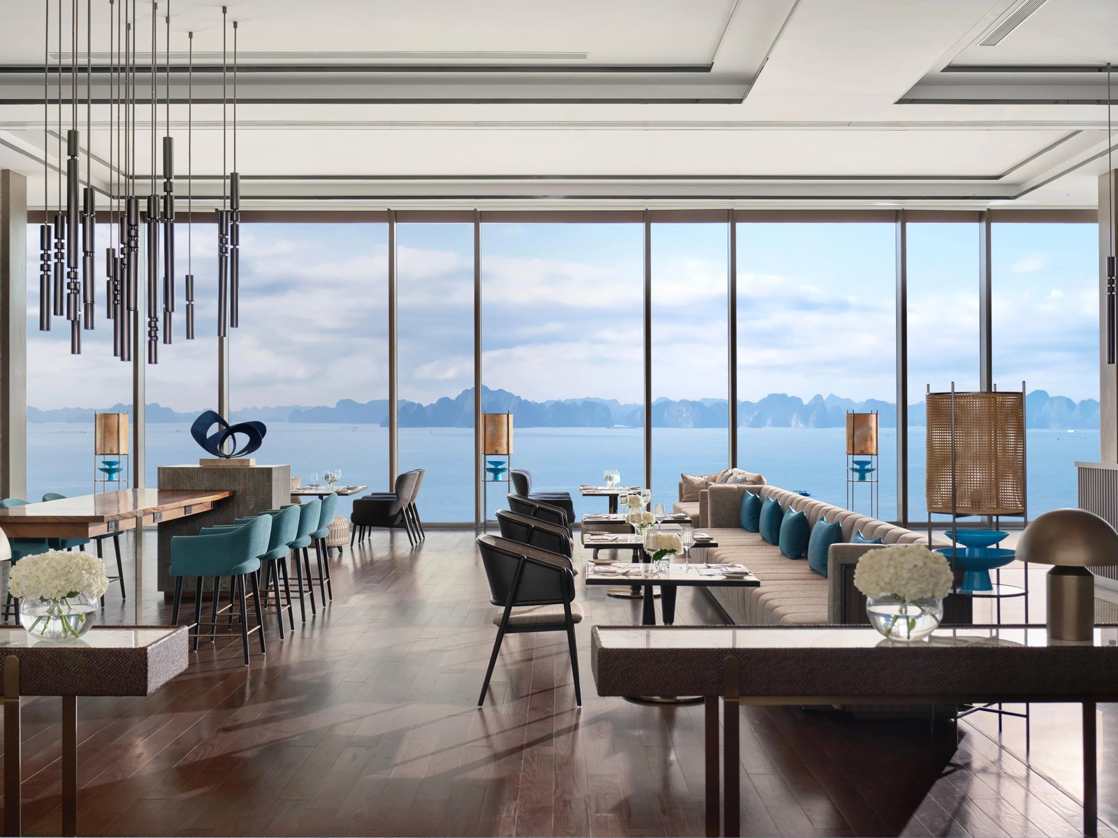 InterContinental Halong Bay Resort by IHG, at the table