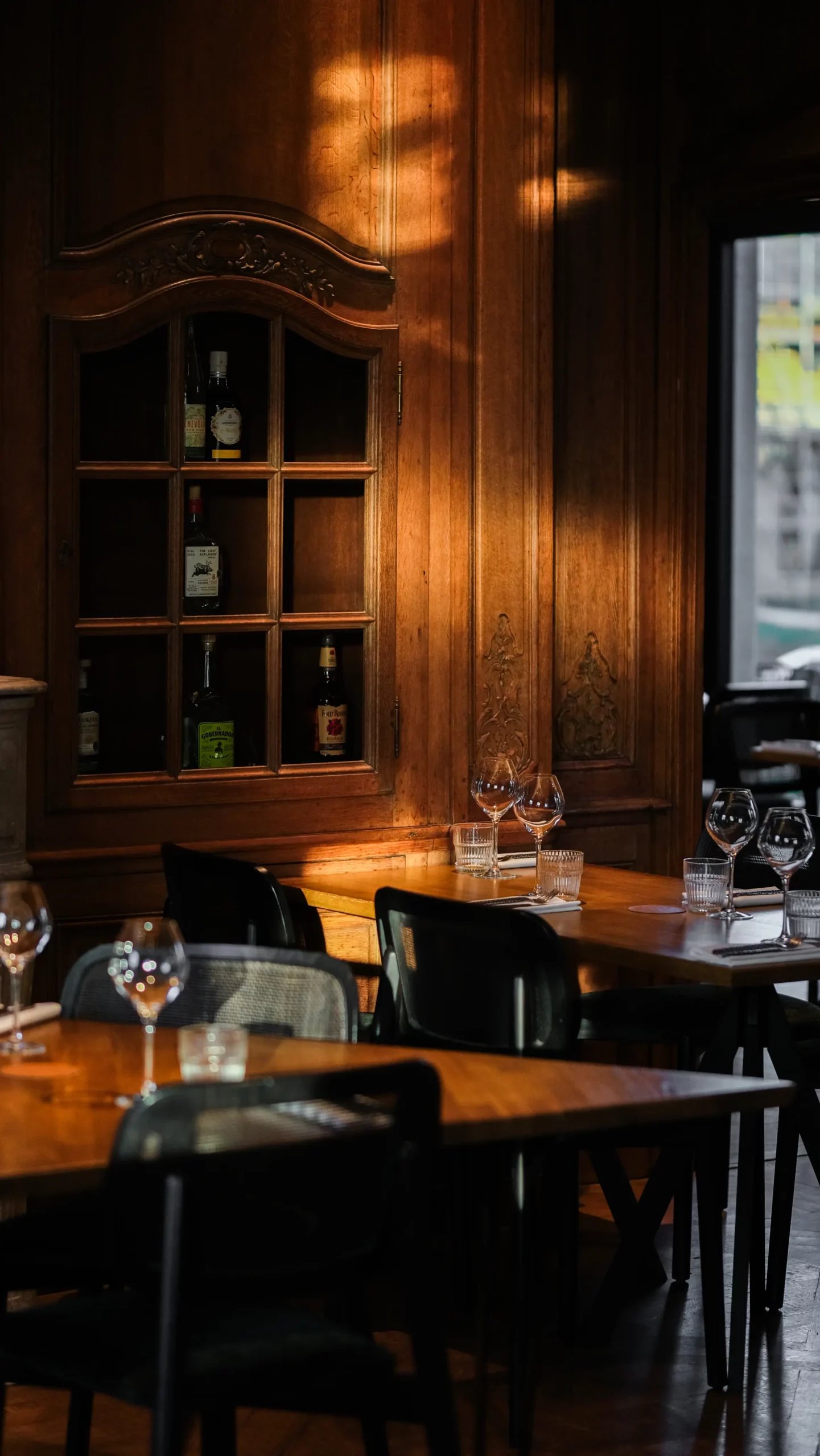Bienheureux - Hôtel & Restaurant, at the table