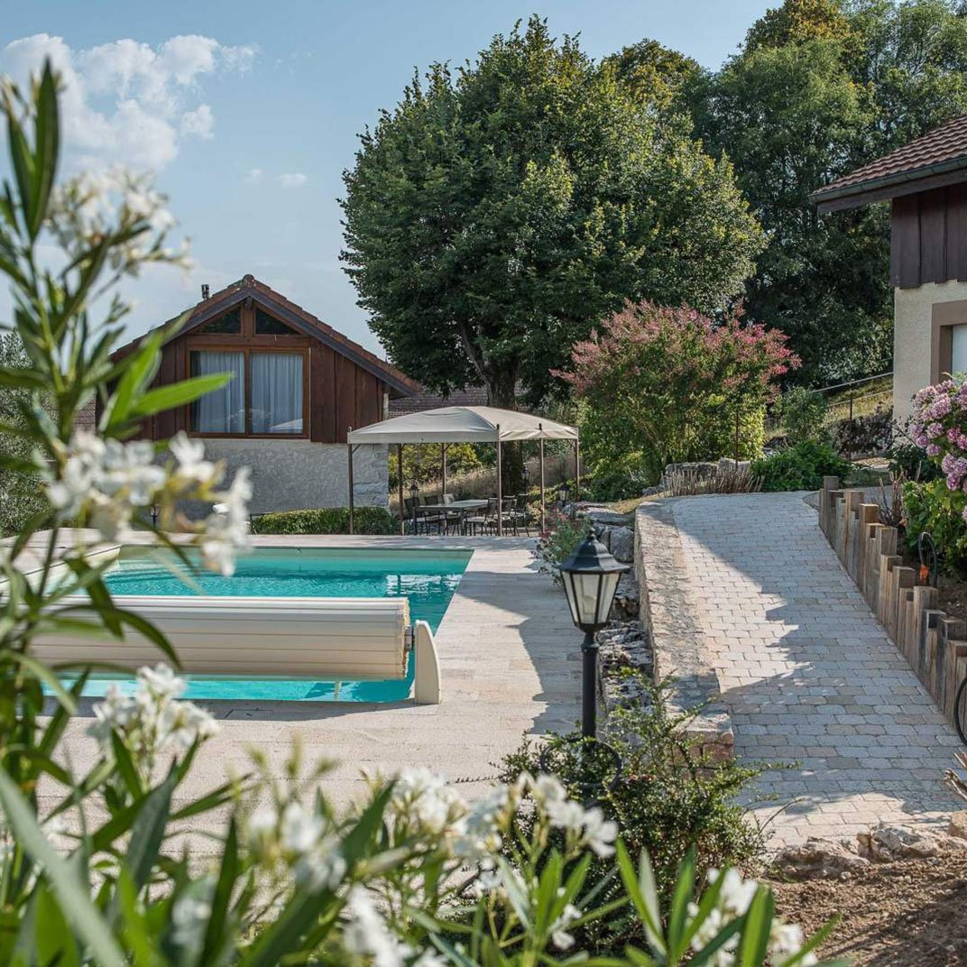La Maison des Morainières, the pool