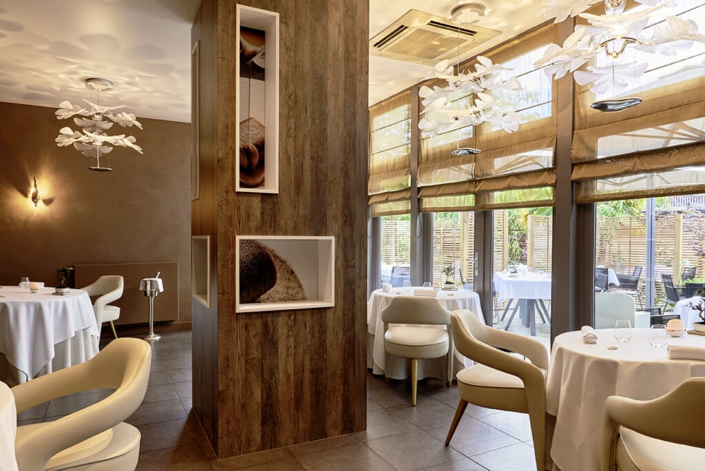 Le Saison, at the table