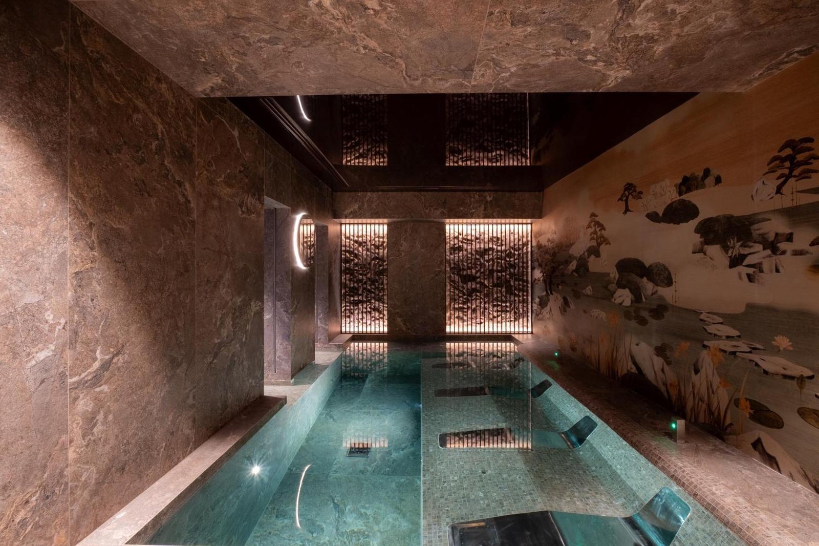 Eight Cortina, the pool