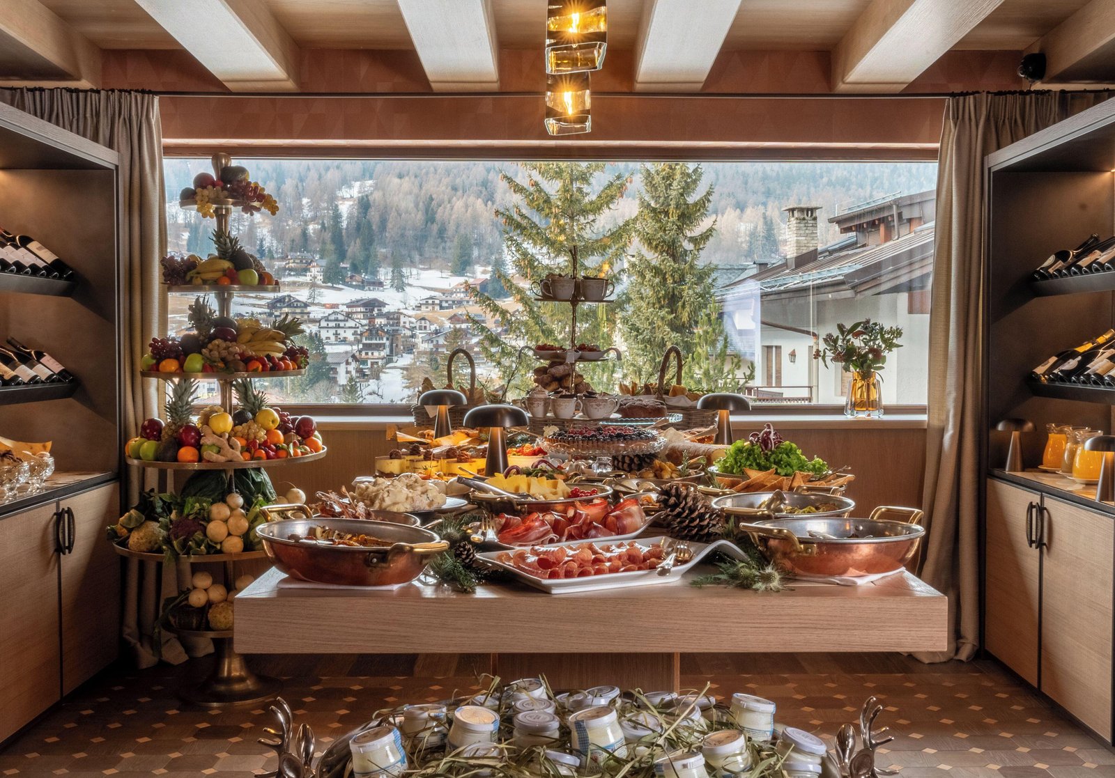 Eight Cortina, at the table
