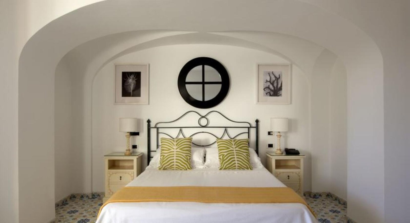 Canasta, rooms