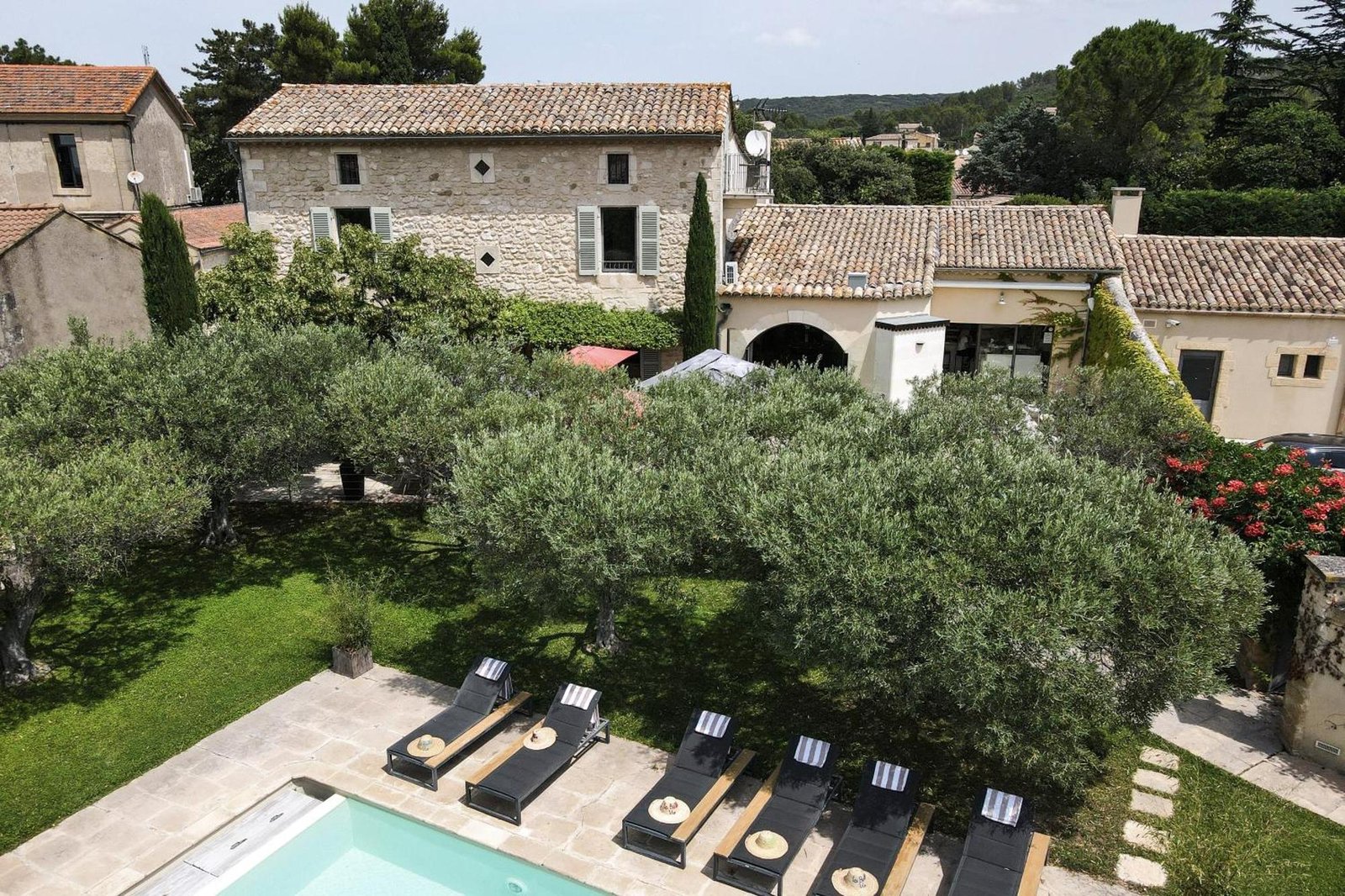 La Belle Vie, the pool