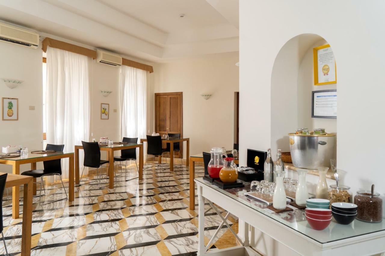 Villa Helios Capri, at the table