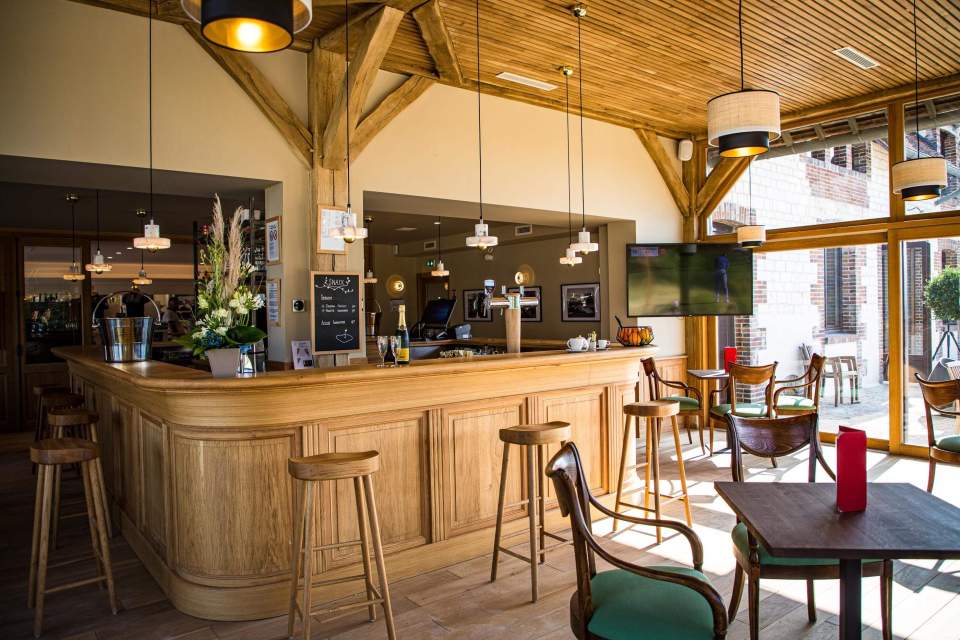 Le Domaine du Roncemay - Hôtel, Restaurants, Golf & Spa, at the table