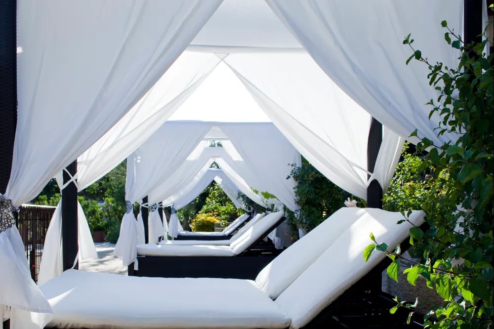 Logis Auberge du Vieux Puits, the pool
