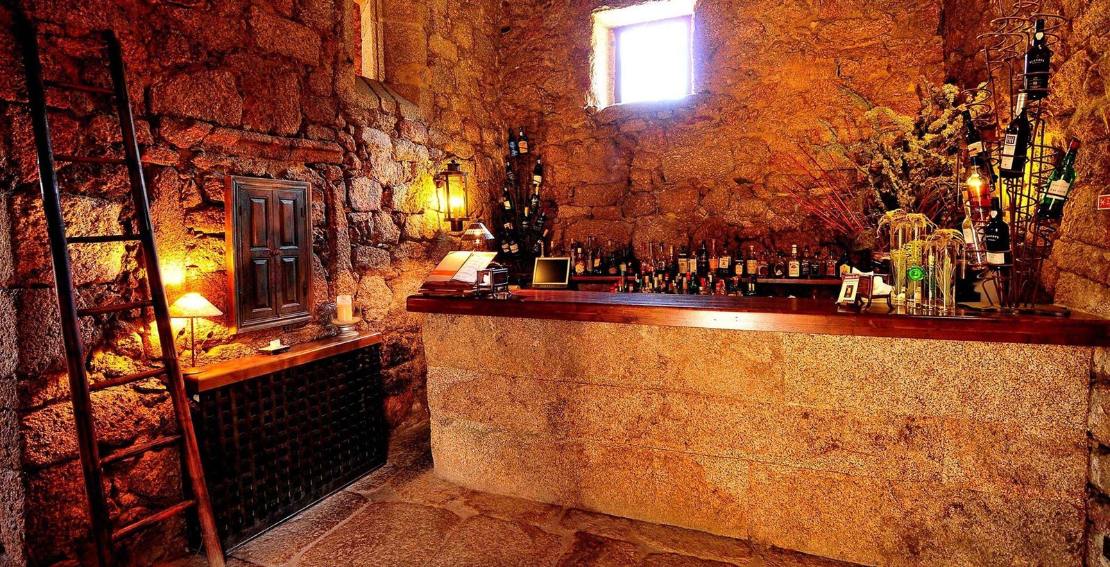 Pousada Convento de Belmonte, at the table