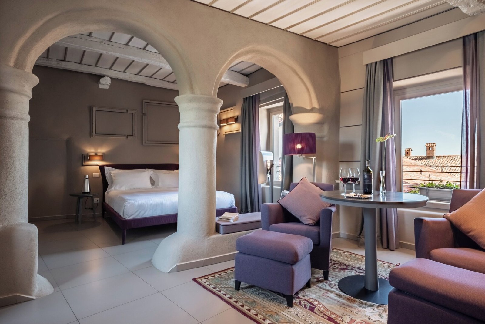 UVE, rooms