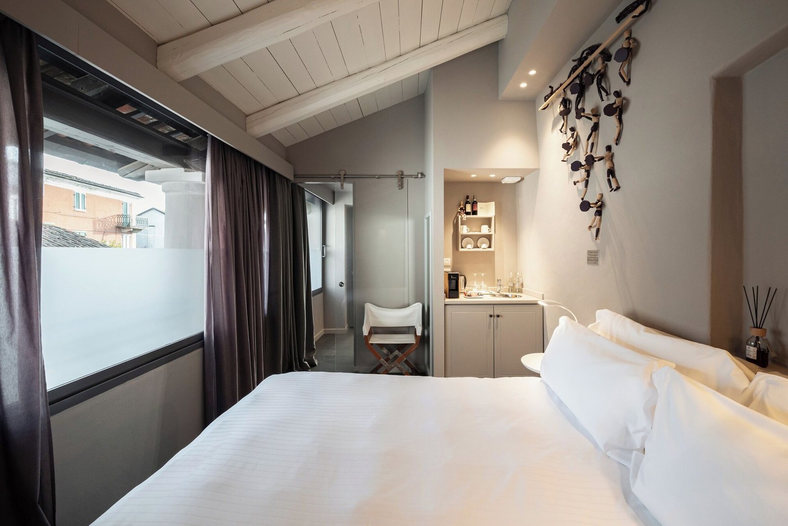UVE, rooms