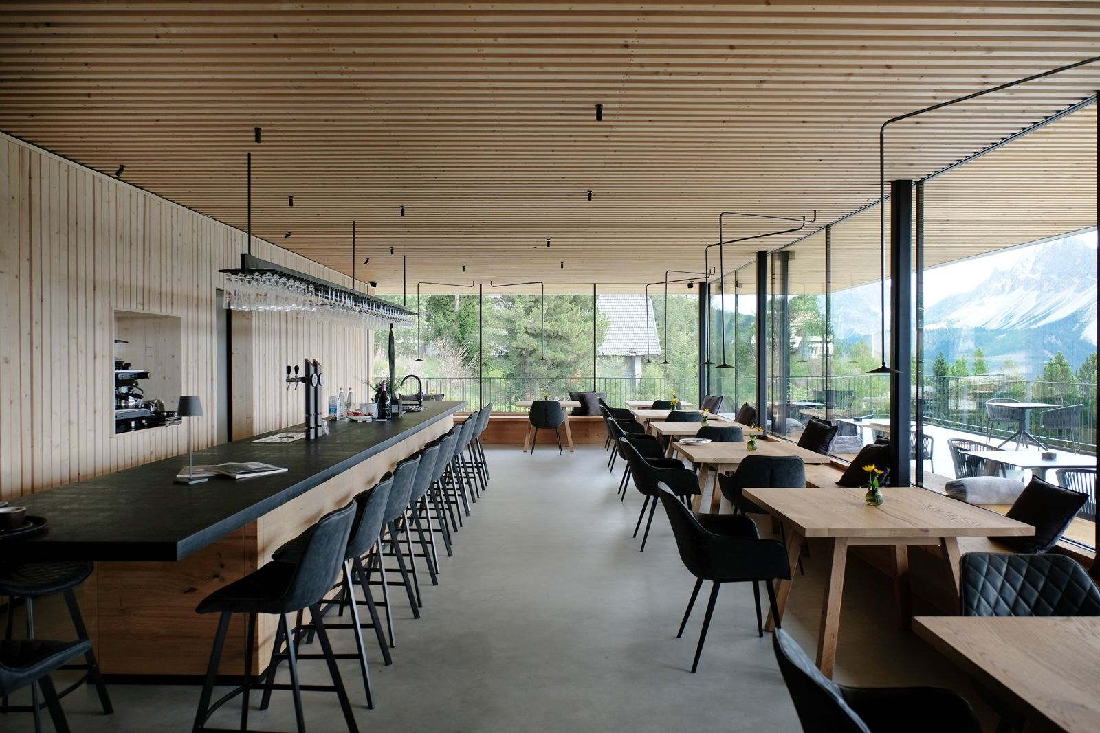 Anders Mountain Suites, at the table