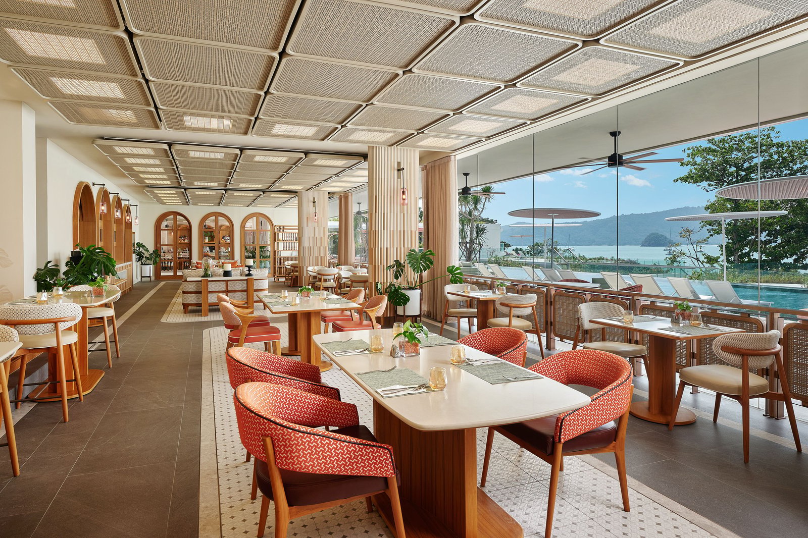 Veranda Resort Phuket, Autograph Collection, at the table