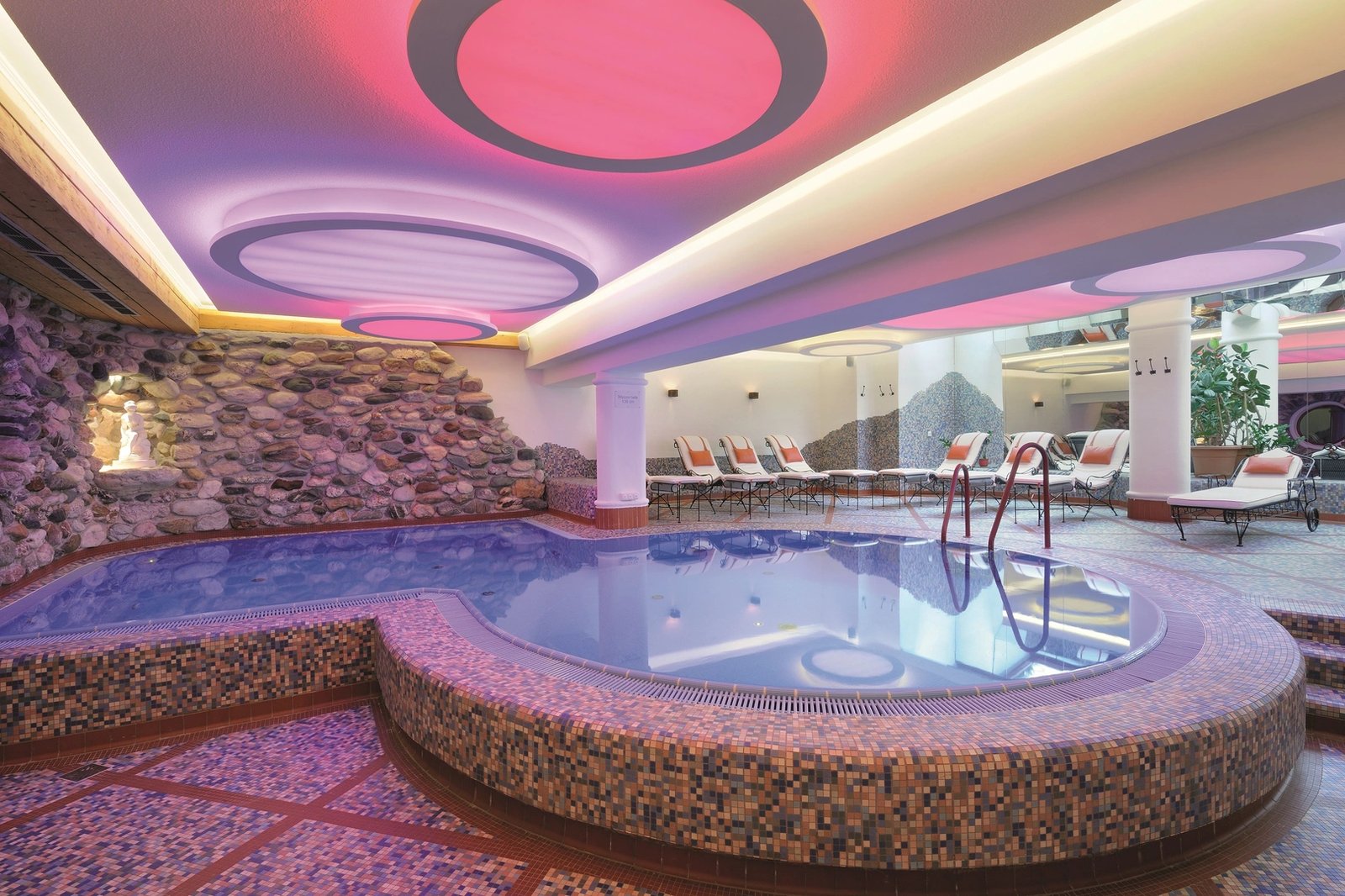 Hotel Der Löwe, the pool