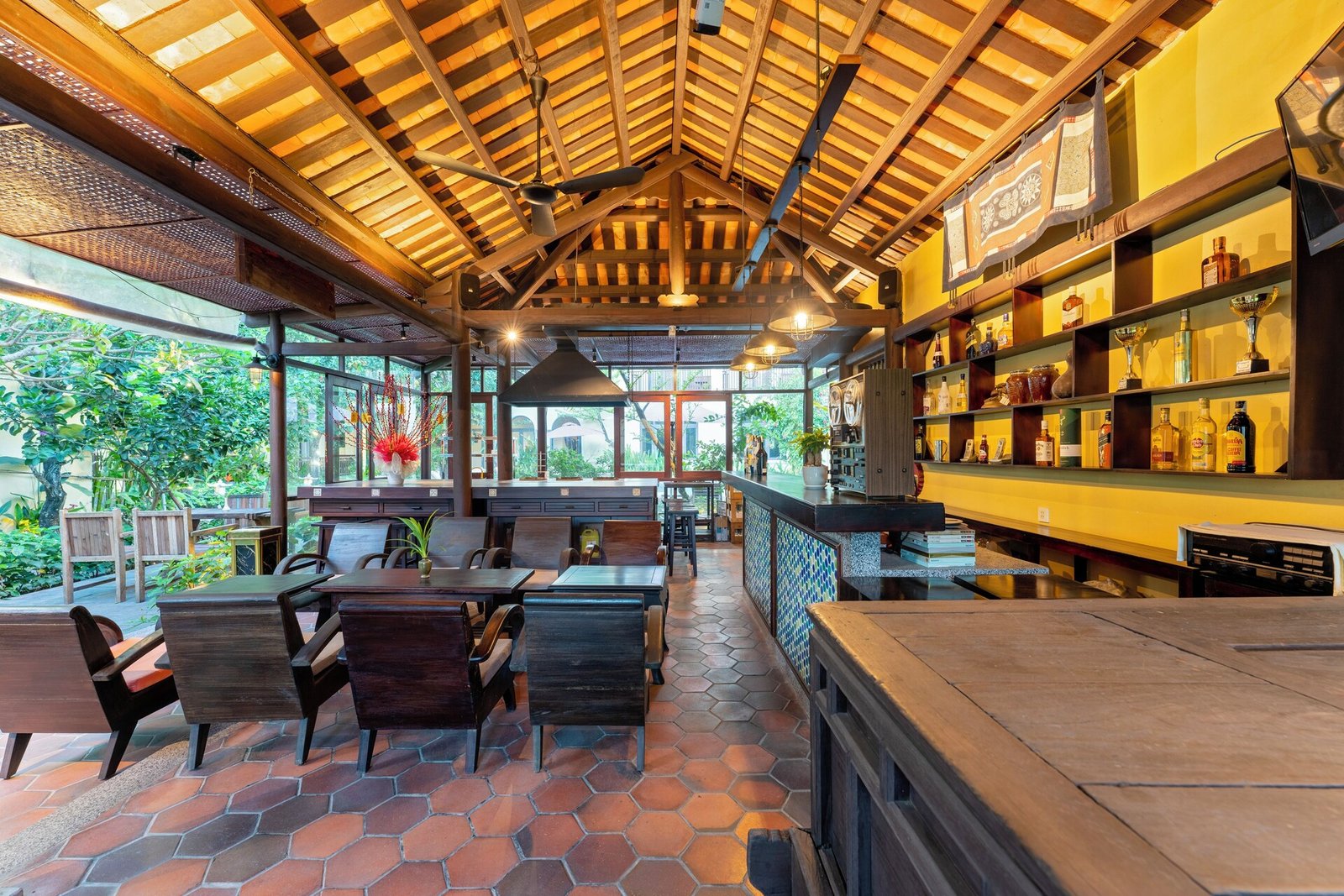 Ahoy Hoi An Boutique Resort & Spa — eat & drink