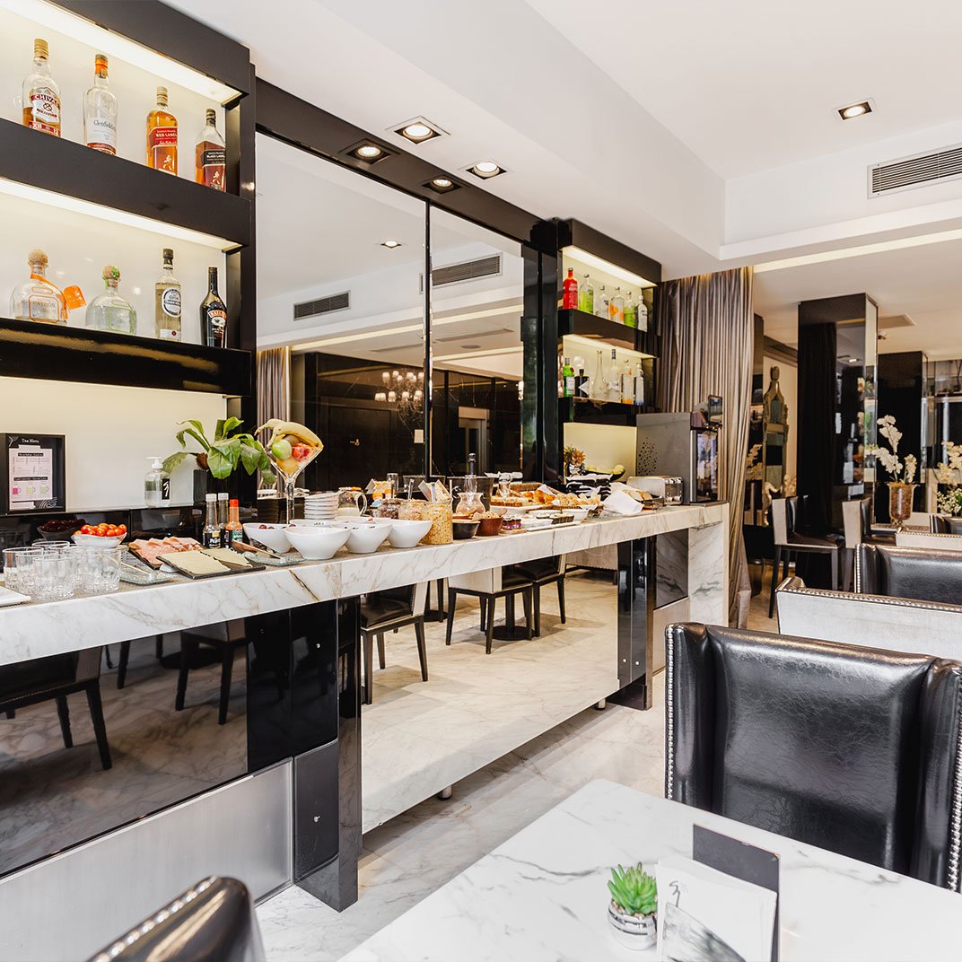 1828 Smart Hotel, piano lounge
