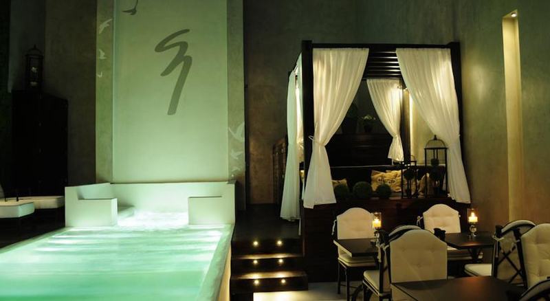1828 Smart Hotel, the pool
