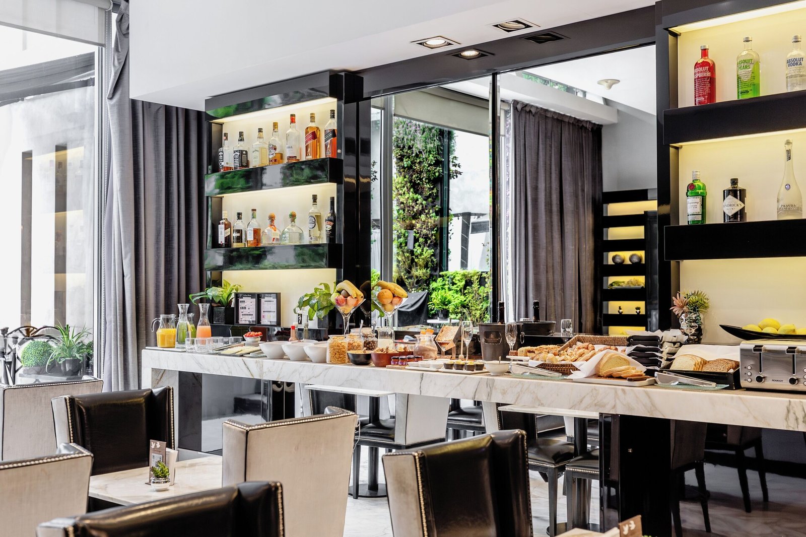 1828 Smart Hotel, piano lounge