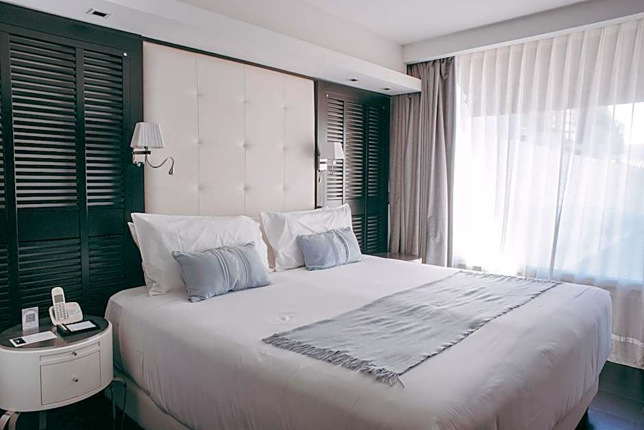 1828 Smart Hotel