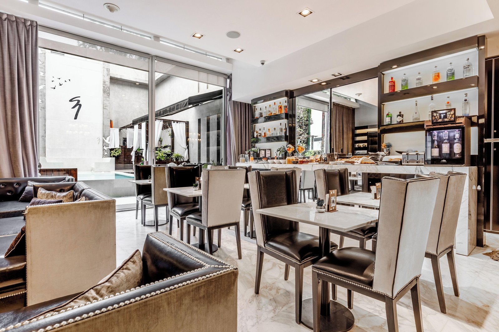 1828 Smart Hotel