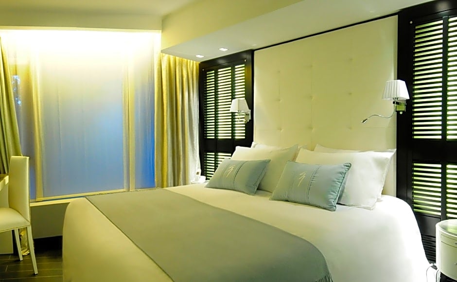 1828 Smart Hotel