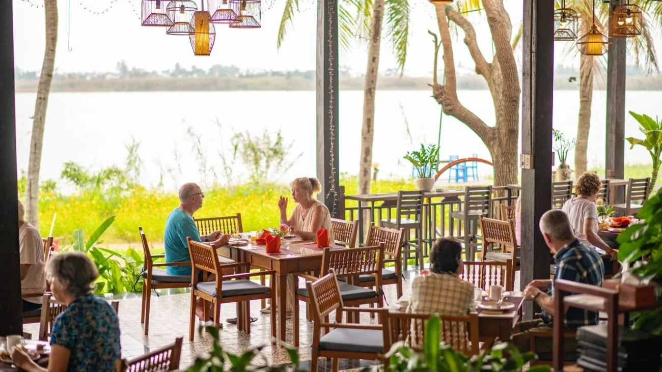 Vinh Hung Riverside Resort & Spa — eat & drink