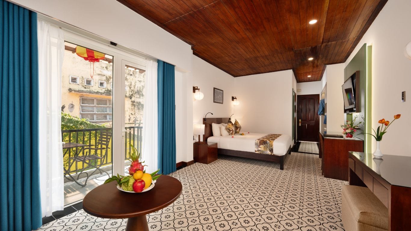 Vinh Hung Riverside Resort & Spa — vibe