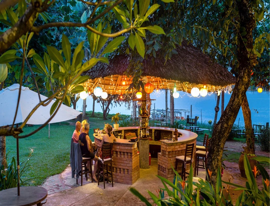 Vinh Hung Riverside Resort & Spa, at the table