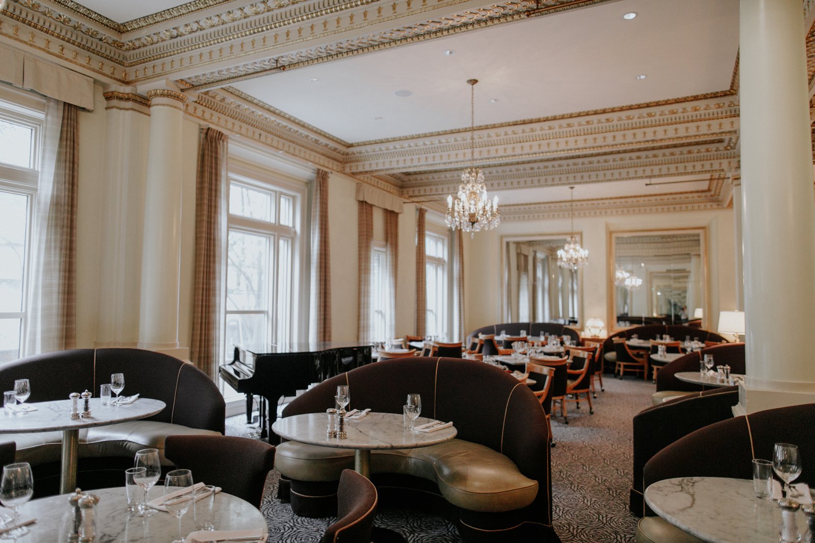 Hotel deLuxe, gracie's