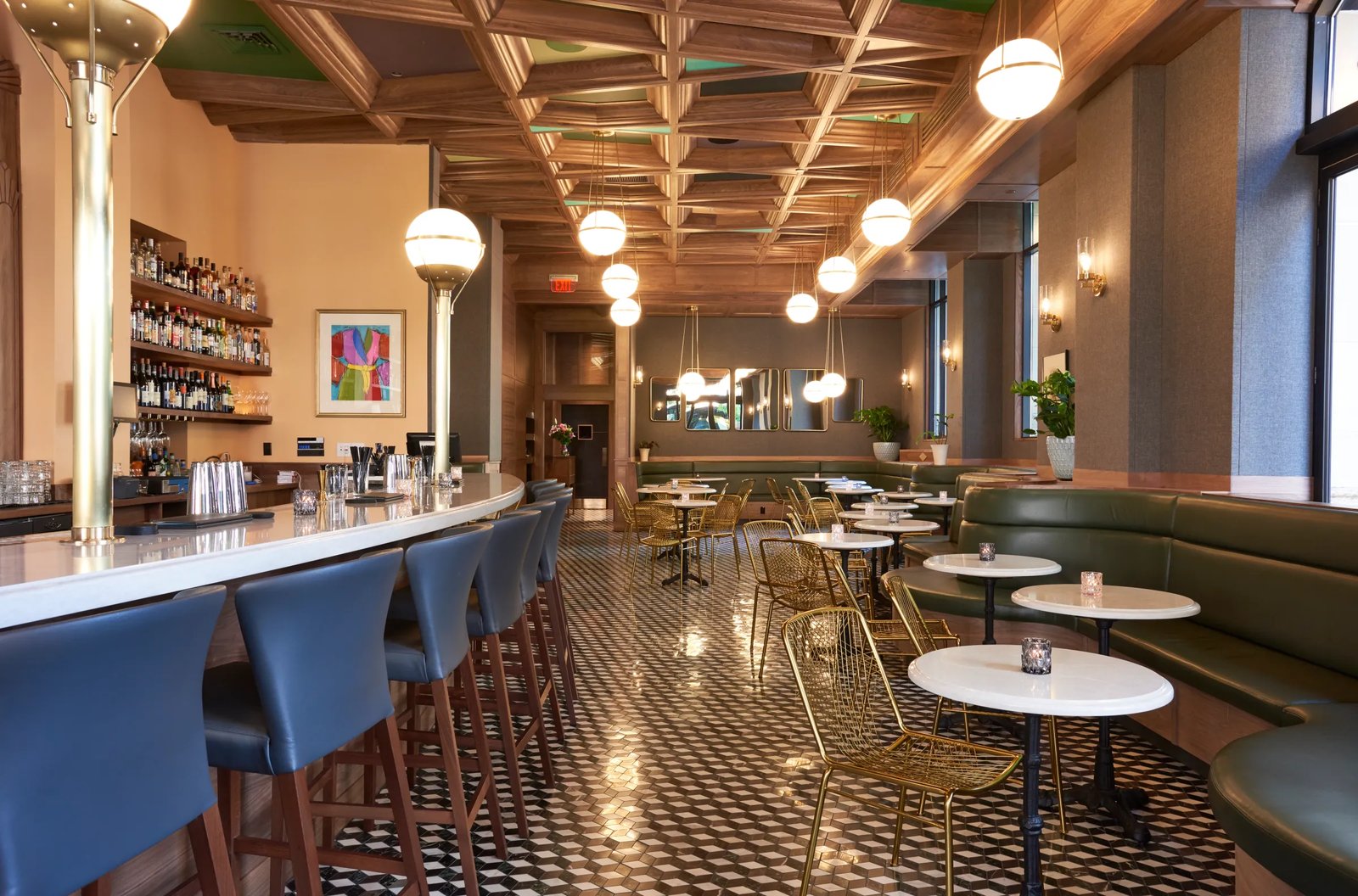 Dossier Hotel, at the table