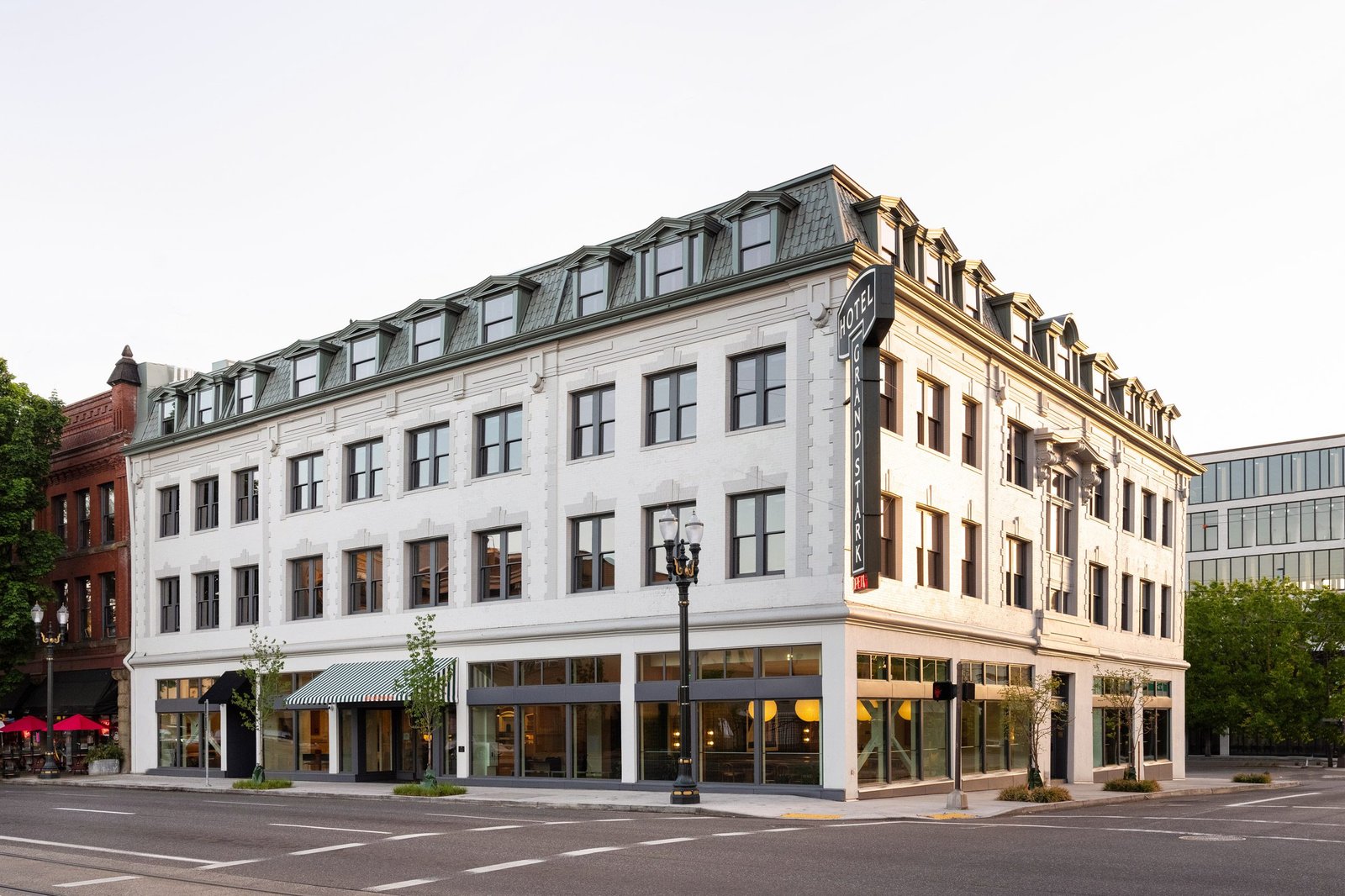 Hotel Grand Stark, how it began