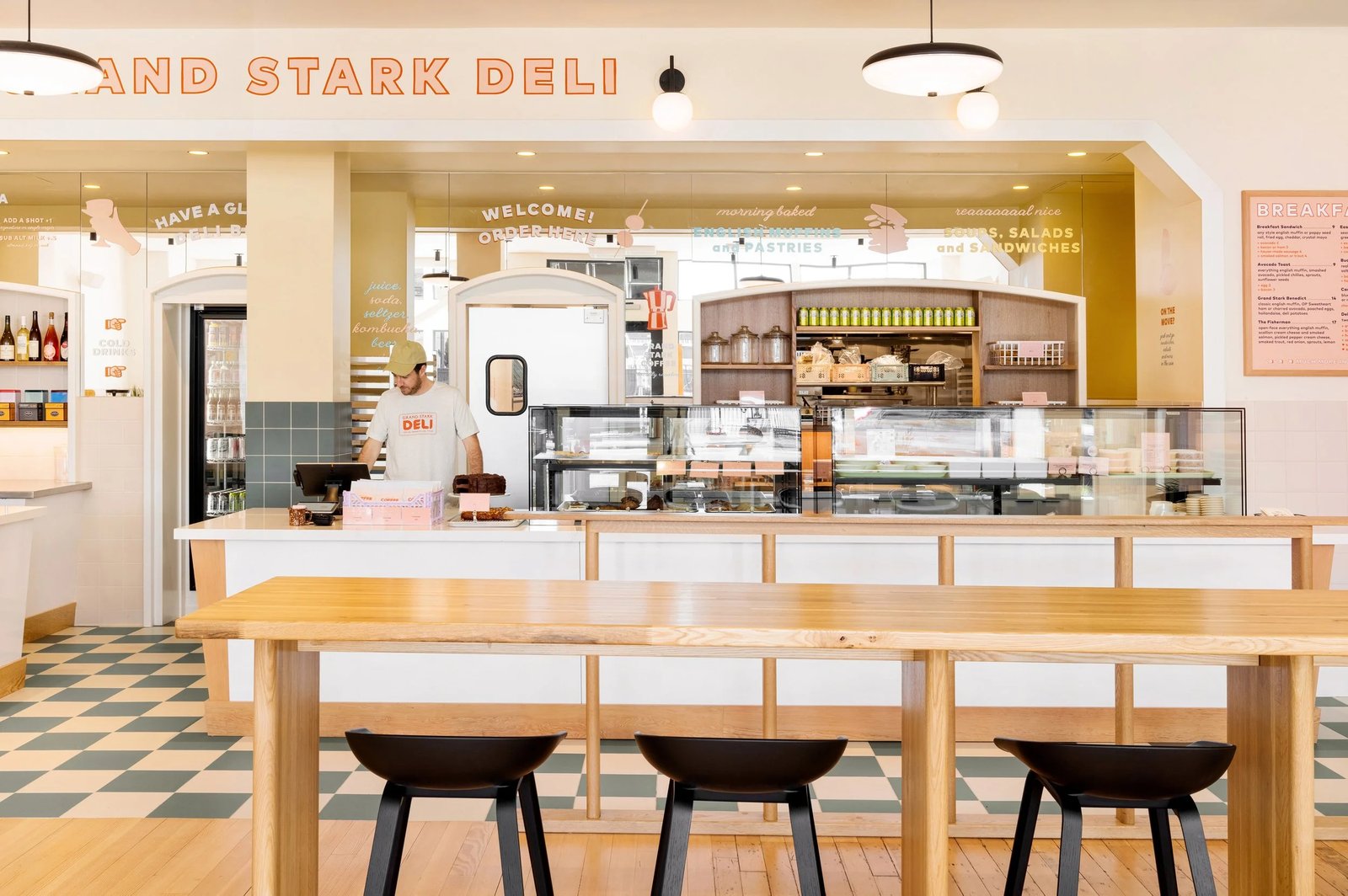 Hotel Grand Stark, at the table