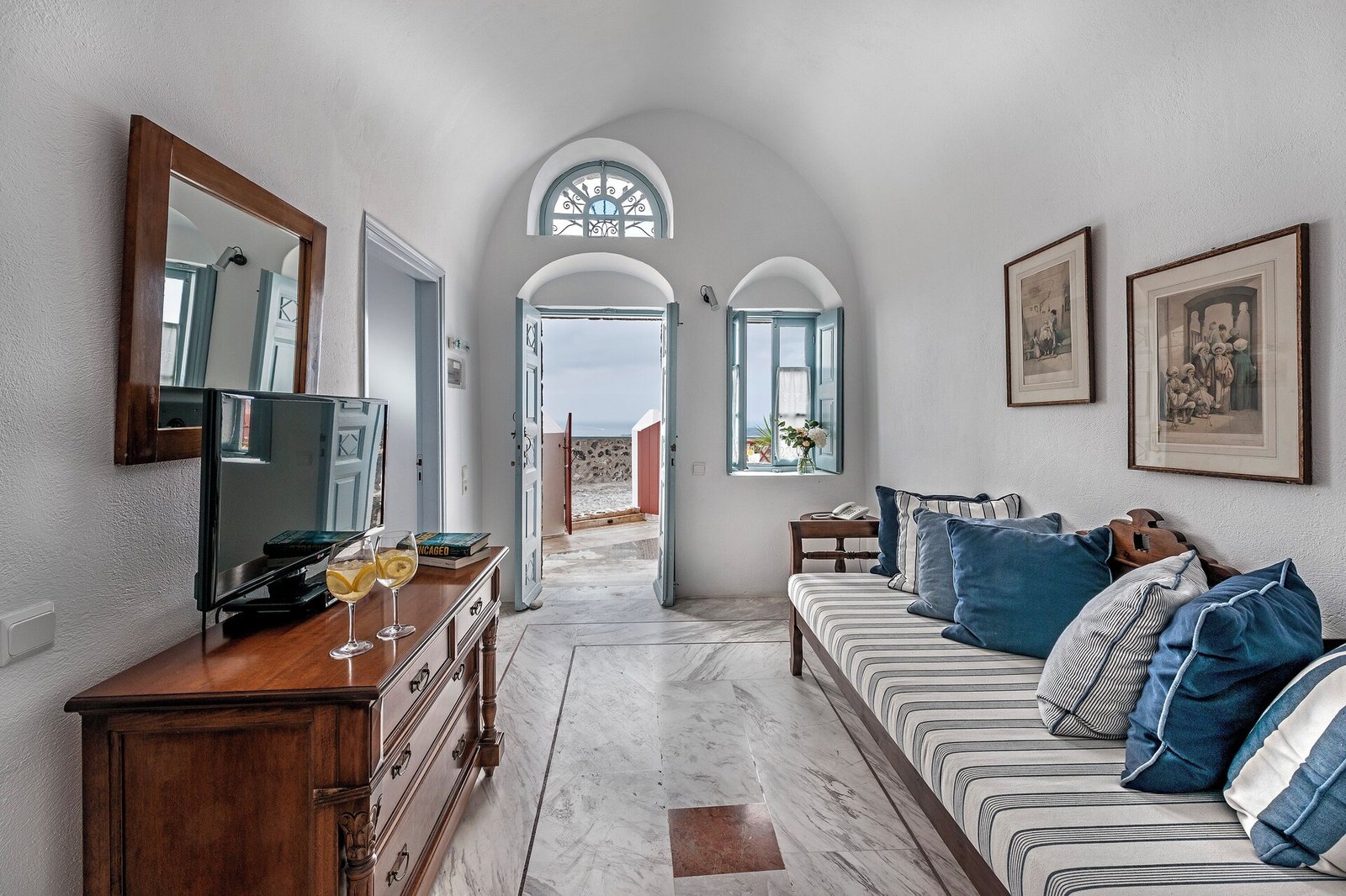 Aigialos Hotel Santorini