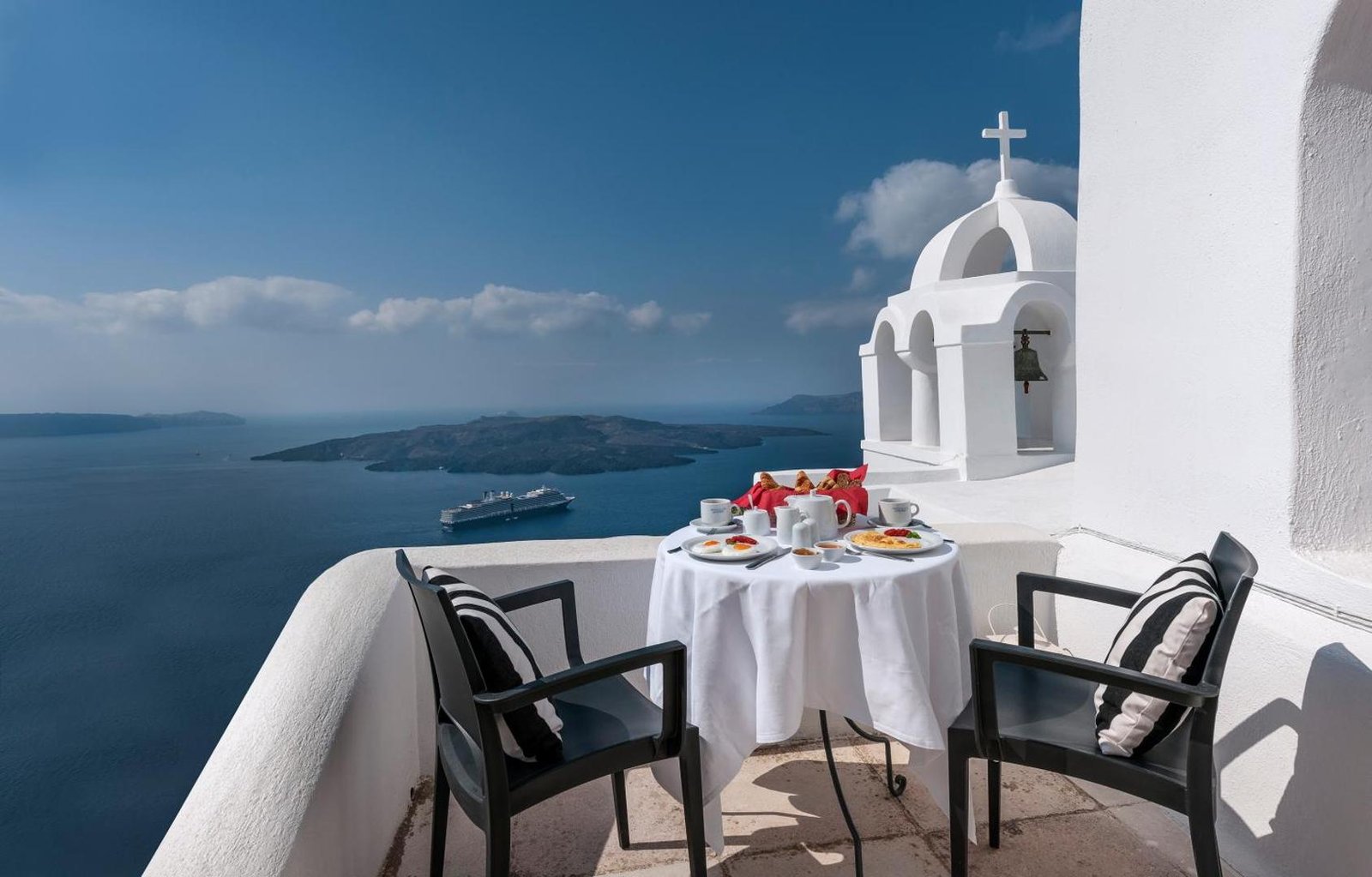 Aigialos Hotel Santorini, at the table