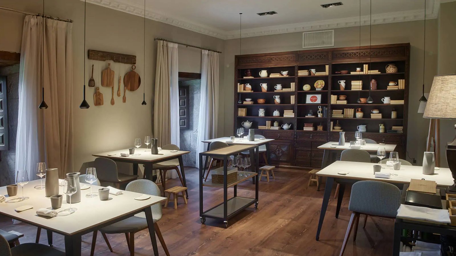 Hotel Iriarte Jauregia, at the table