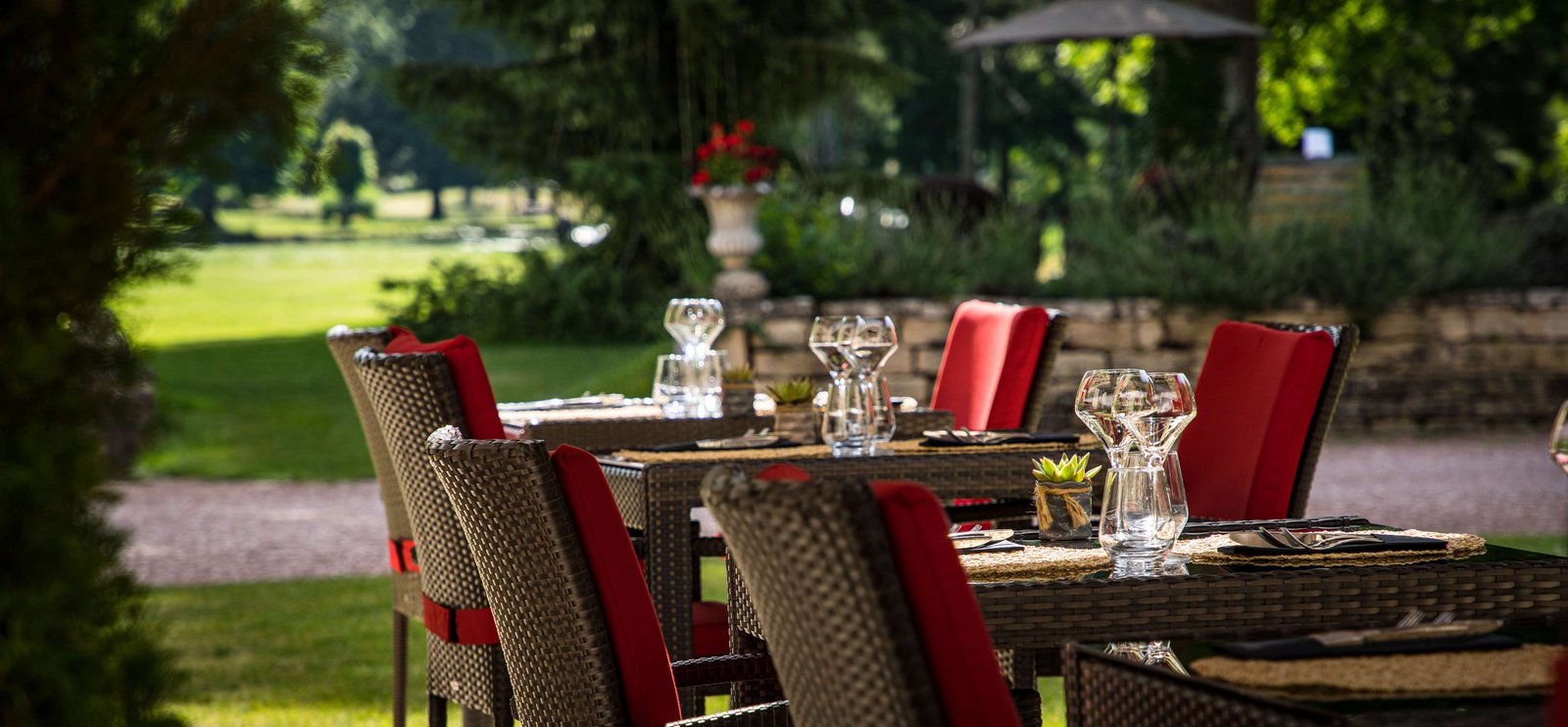 Abbaye de la Bussière, at the table
