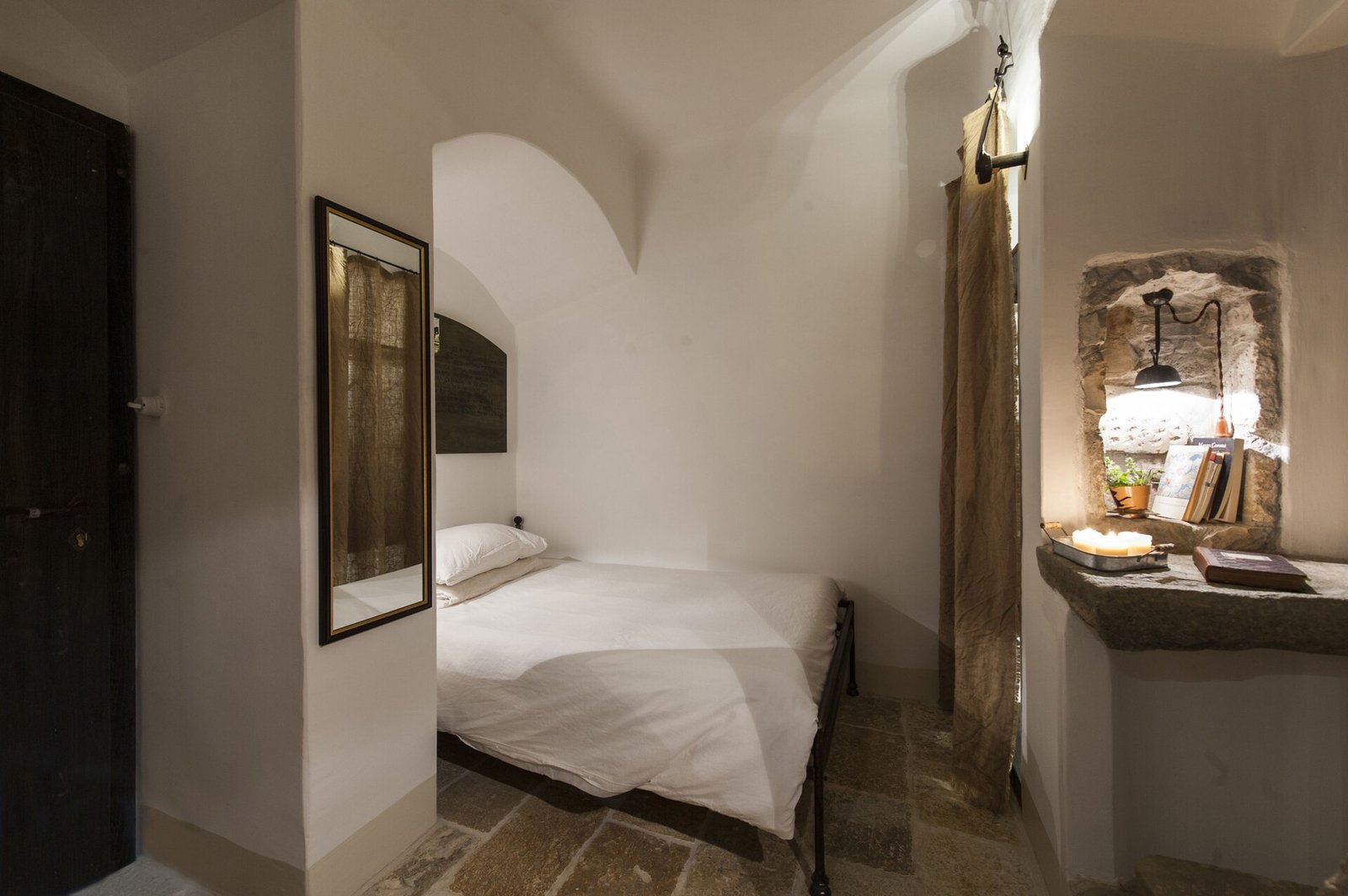 Eremito, rooms