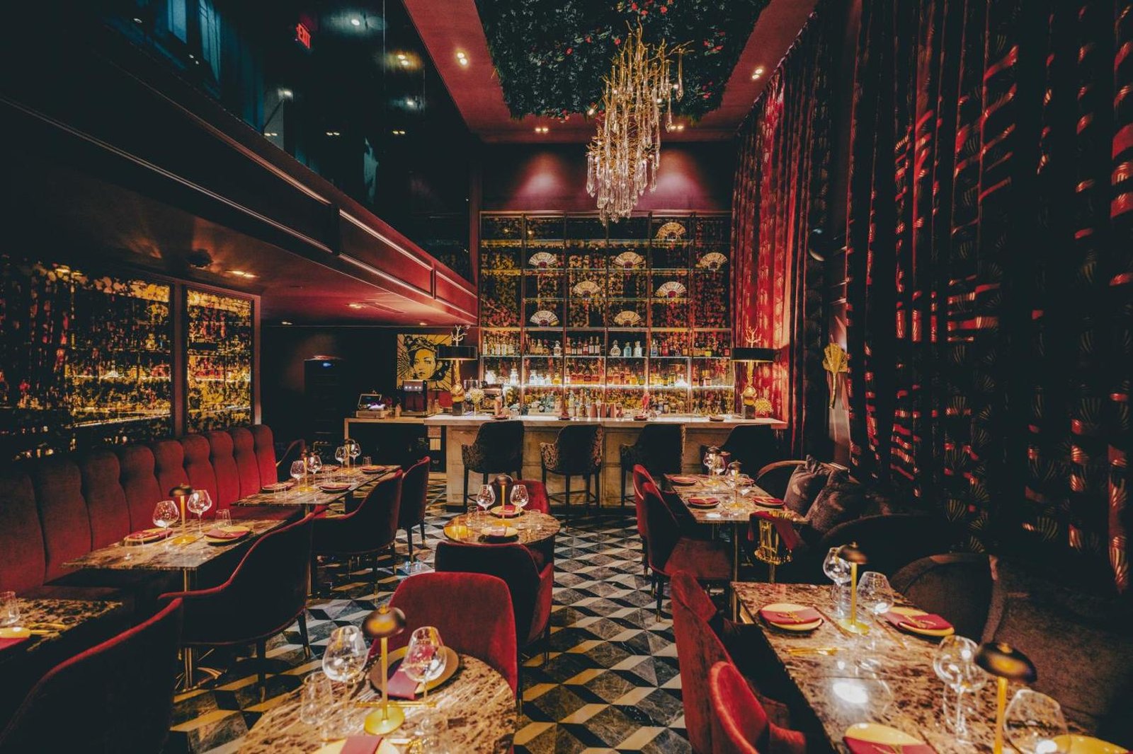 O:LV Hotel, at the table