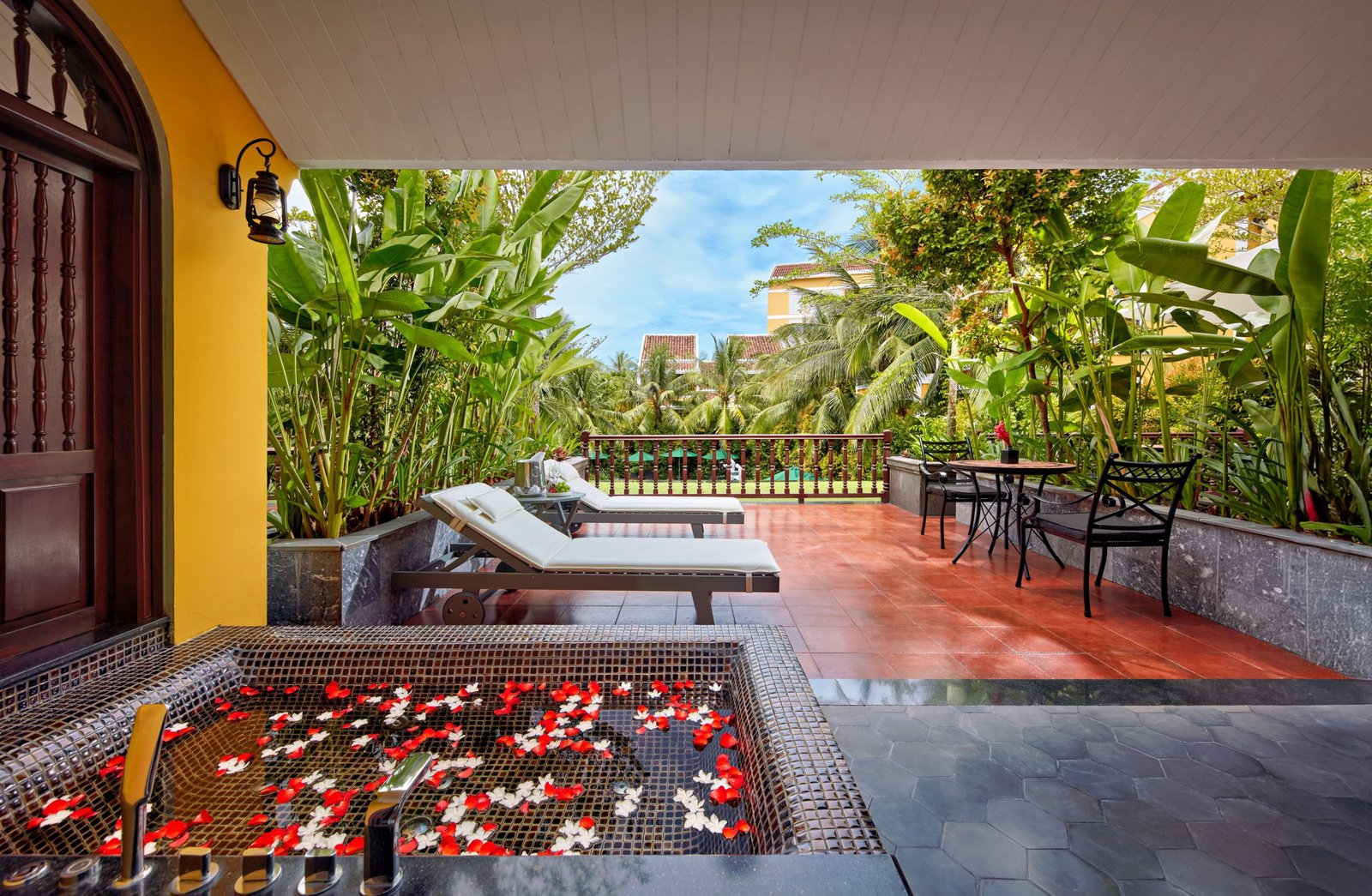 La Siesta Hoi An Resort & Spa — vibe