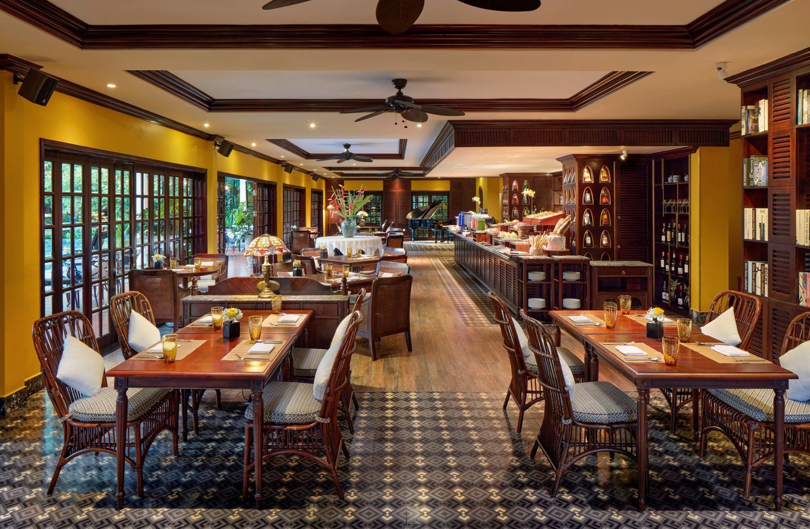 La Siesta Hoi An Resort & Spa, the temple restaurant & lounge