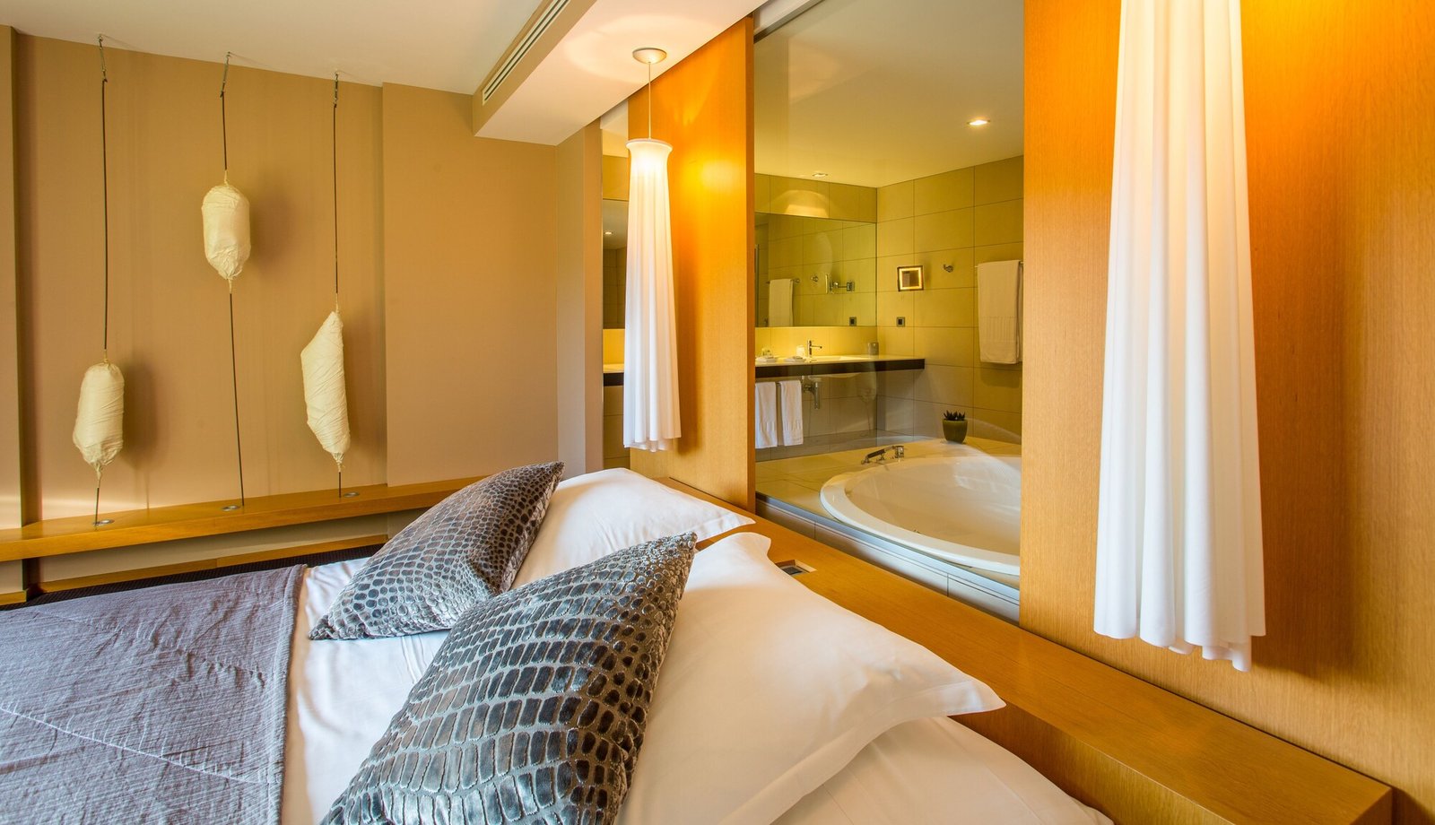 Hotel K, rooms