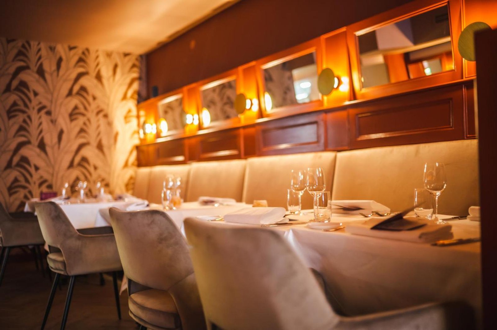 Hotel Halbert, at the table