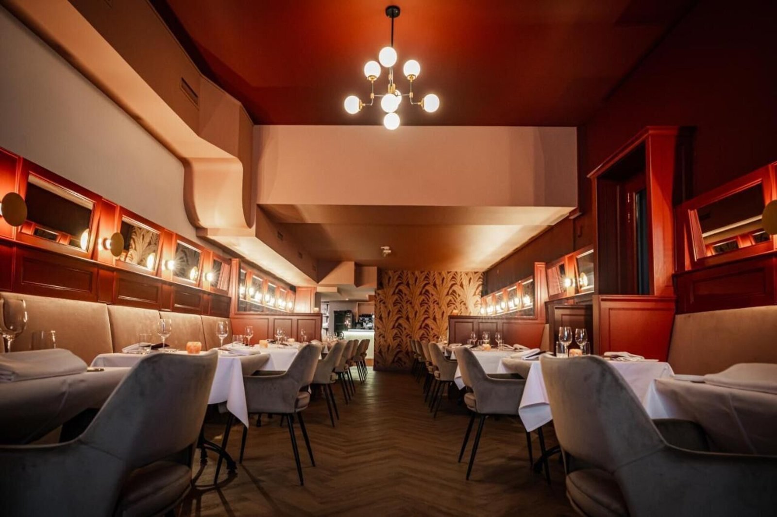 Hotel Halbert, at the table