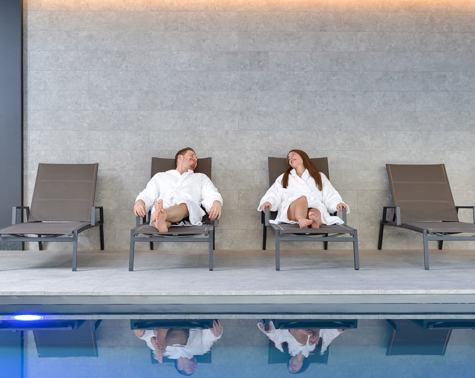 R hotel experiences et Umami, the pool