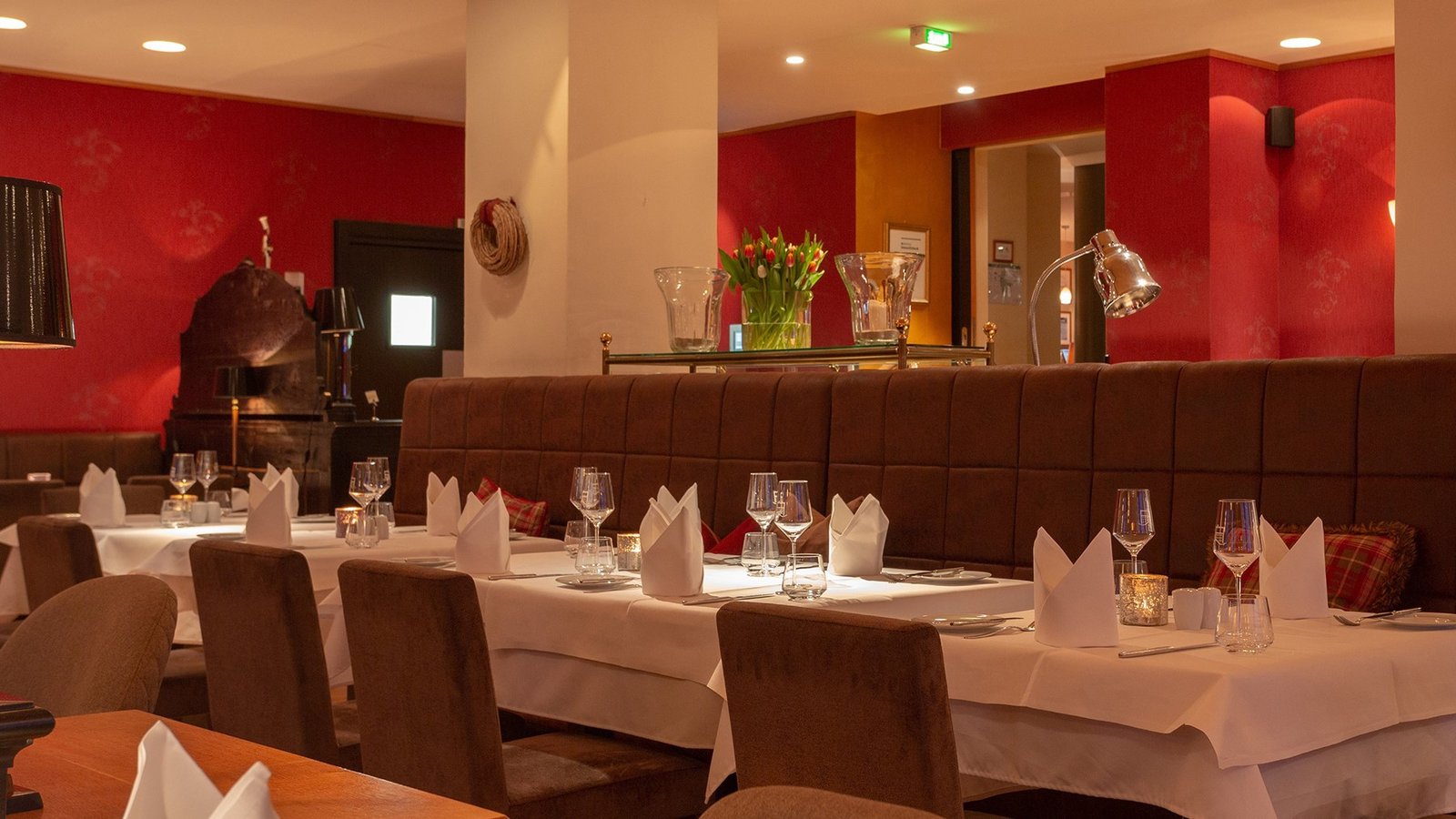 HSZ Hotel Speicher am Ziegelsee GmbH, at the table