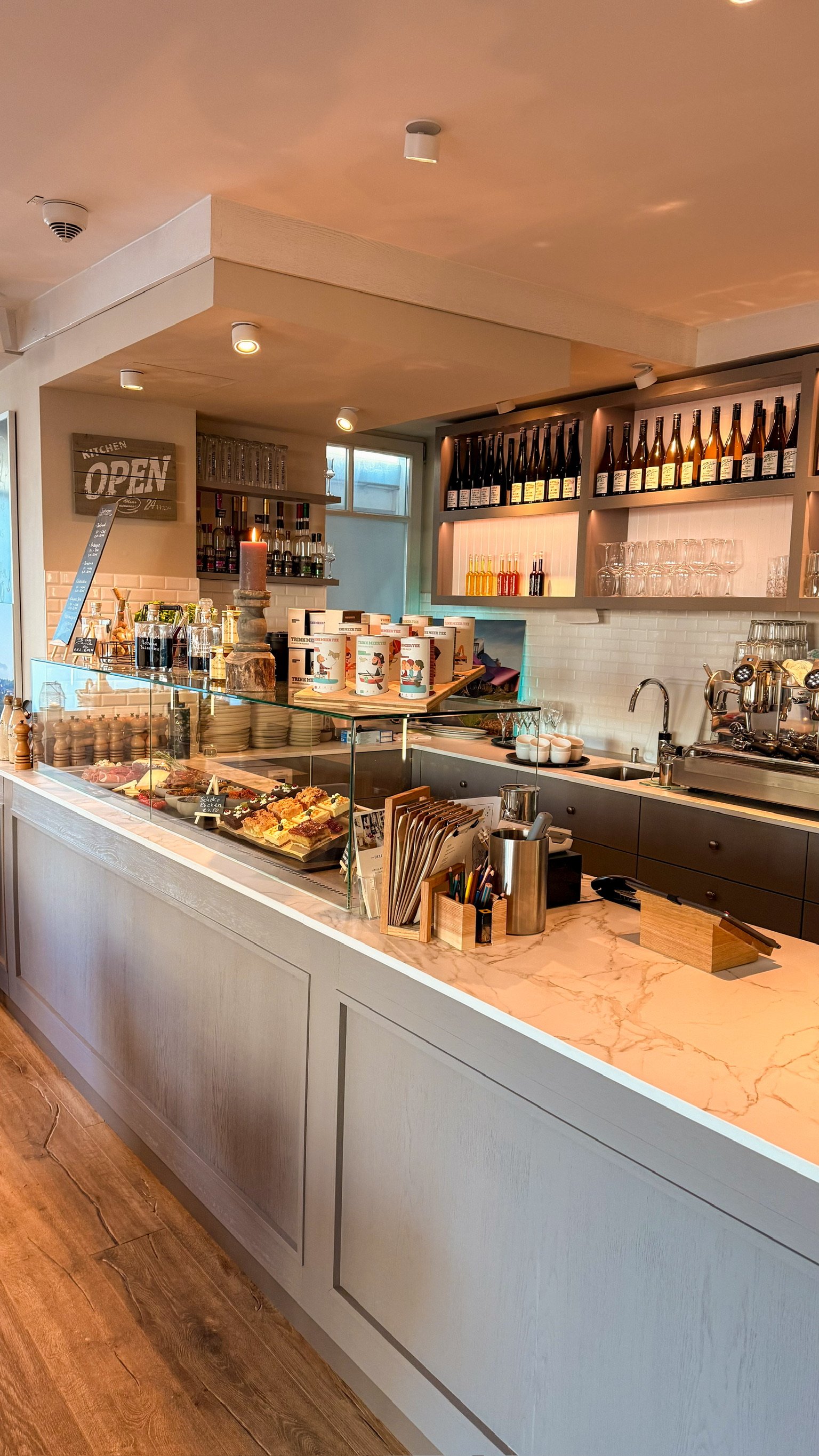 The Cozy Hotel Timmendorfer Strand, the deli bar