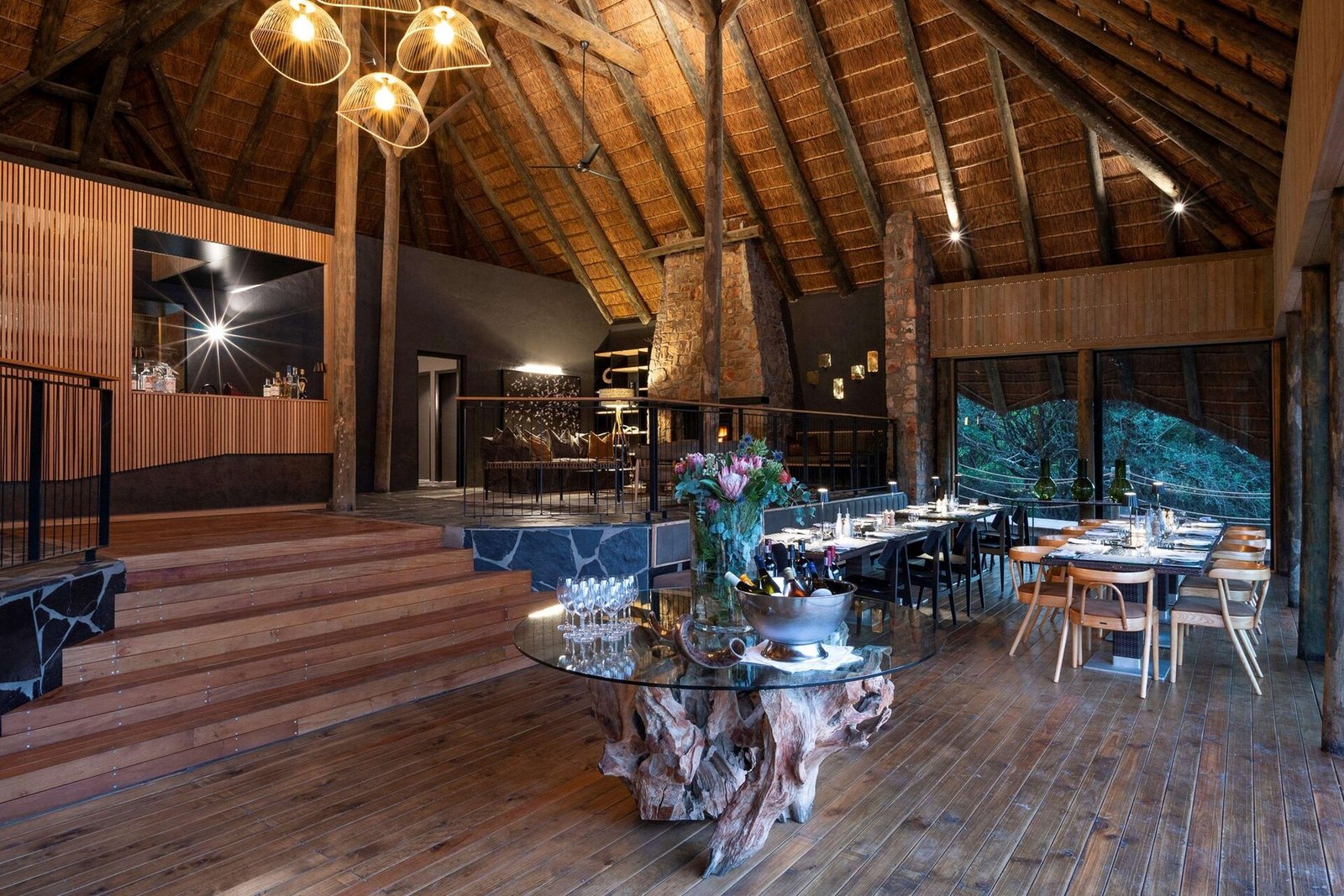 Shamwari Bayethe, at the table