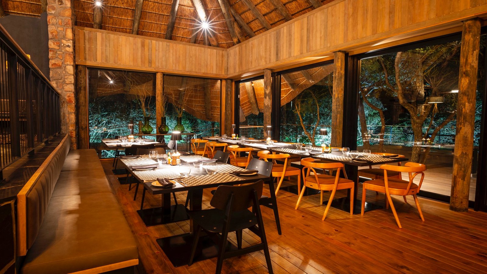 Shamwari Bayethe, at the table