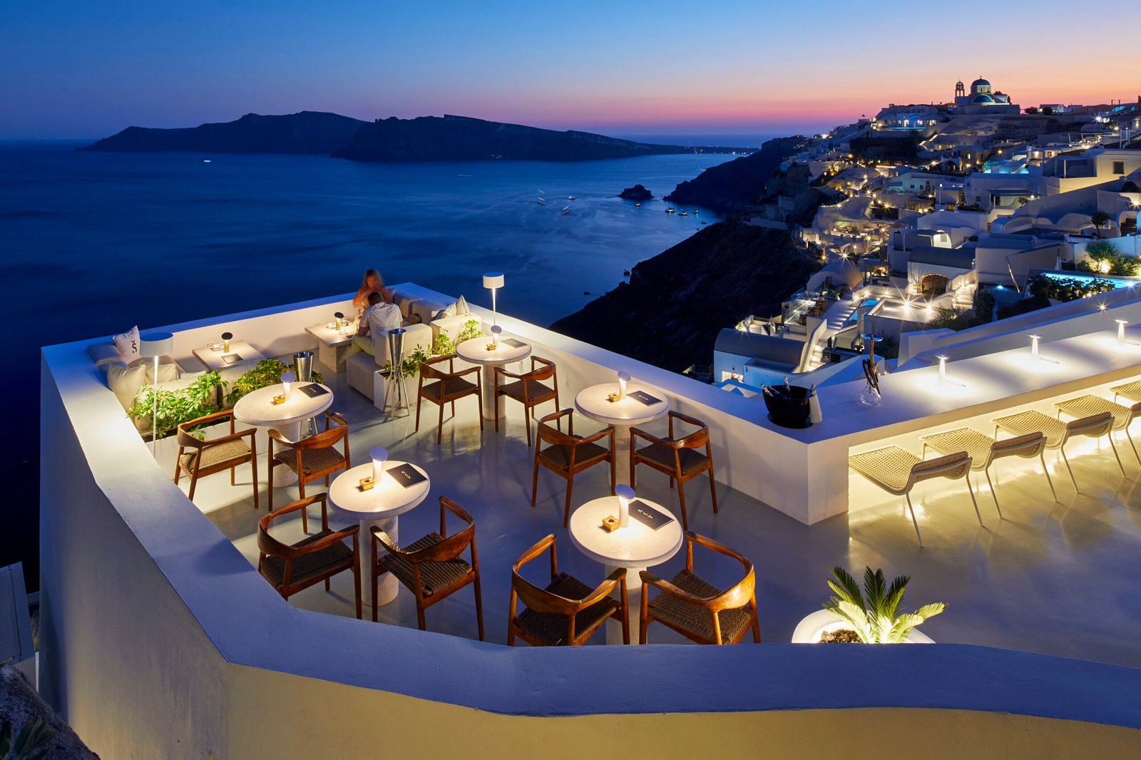 Saint Santorini, saint sky bar
