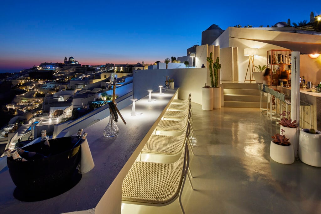 Saint Santorini, saint sky bar