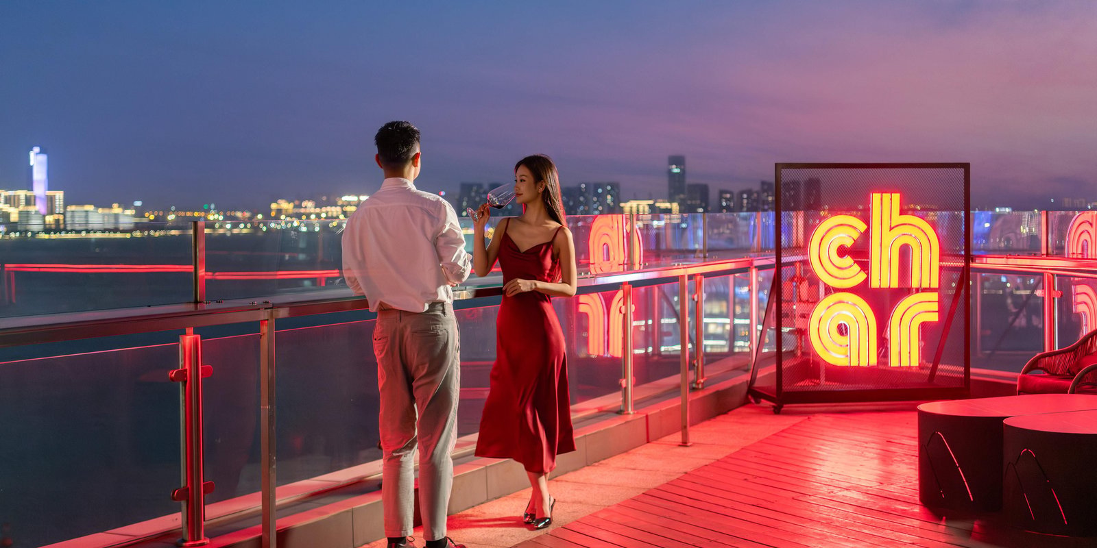 Hualuxe Hotels & Resorts Haikou Seaview, at the table